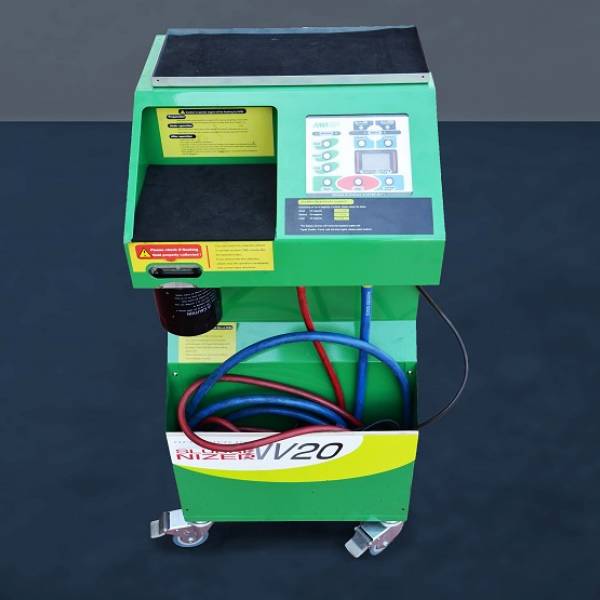 NV 20 LA MACCHINA PER LA PULIZIA DEL CIRCUITO OLIO MOTORE